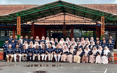 Foto Staff TU dan Guru SMPN 1 Tanjungsari