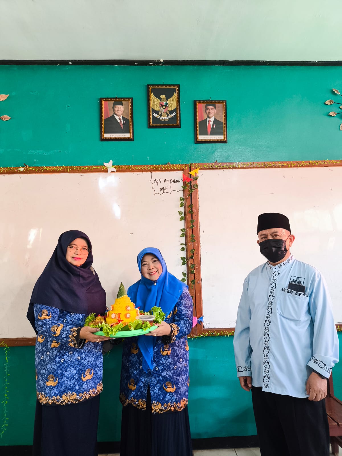 Siswa Kelas 9J Khatam Al-Qur'an