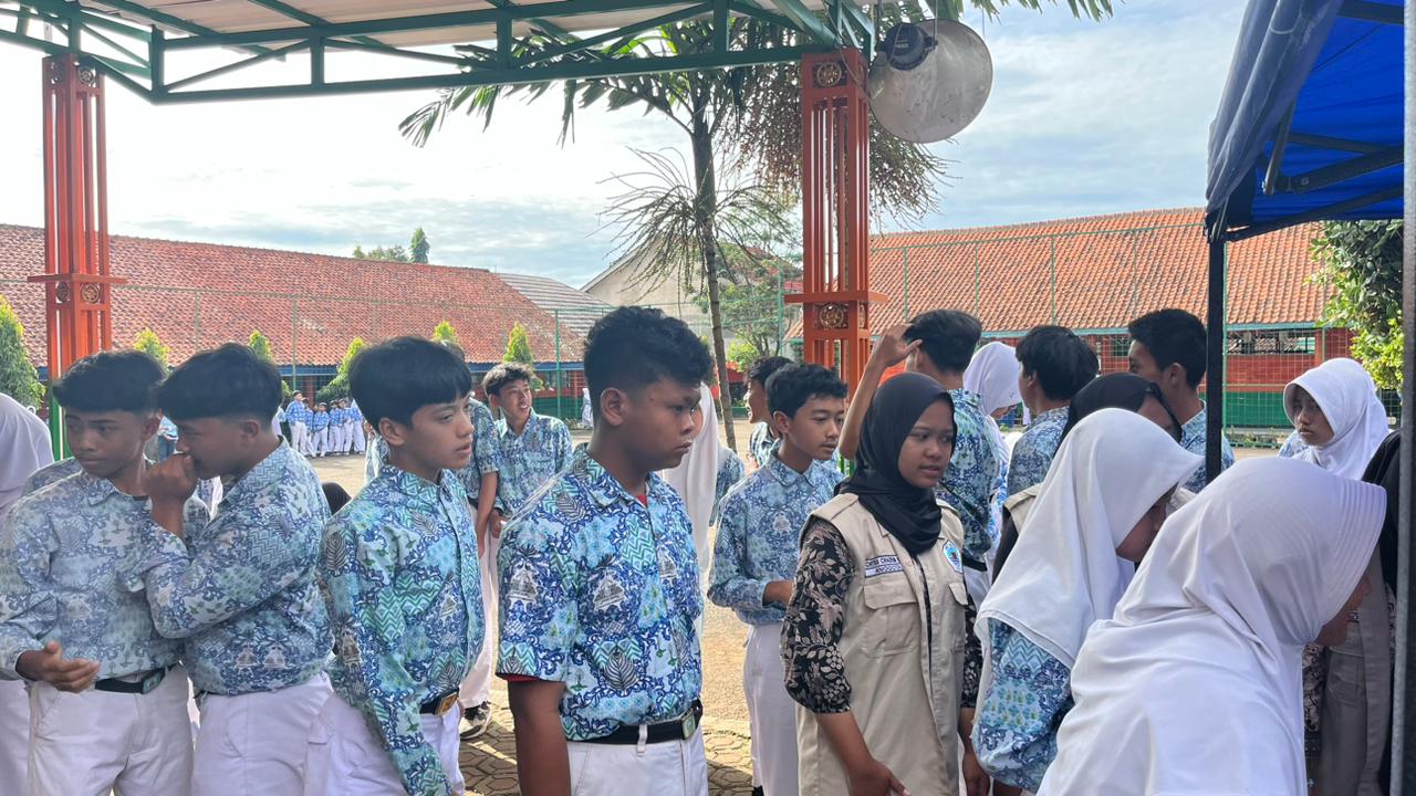 Foto bersama seluruh kandidat OSIS