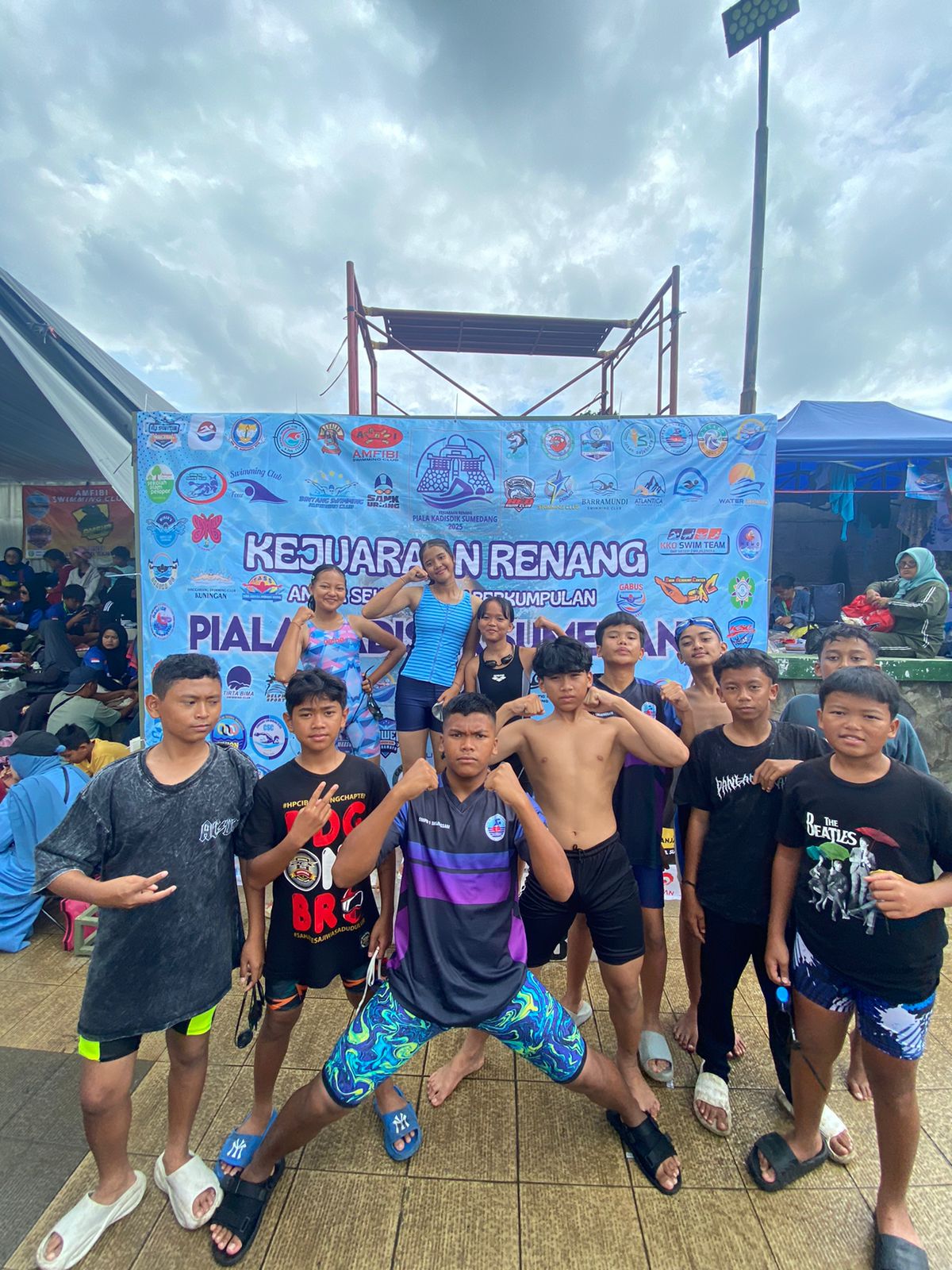 Yonatan membawa medali emas